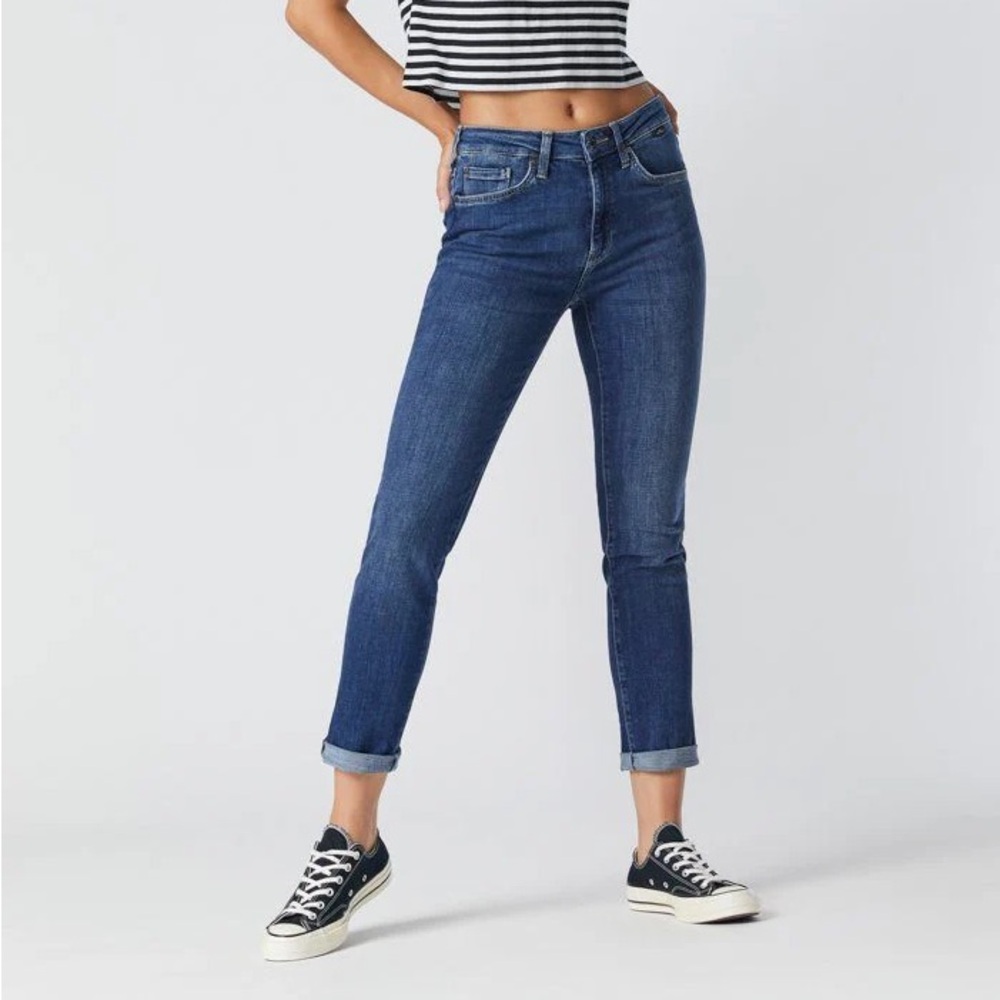 Kathleen Slim Boyfriend Jeans
Mid Rise | Mid Feather Blue W25 / L28